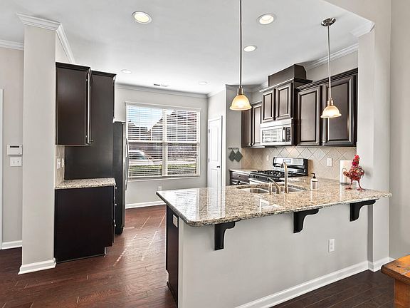 3rd image of 114 Mount Evans Dr