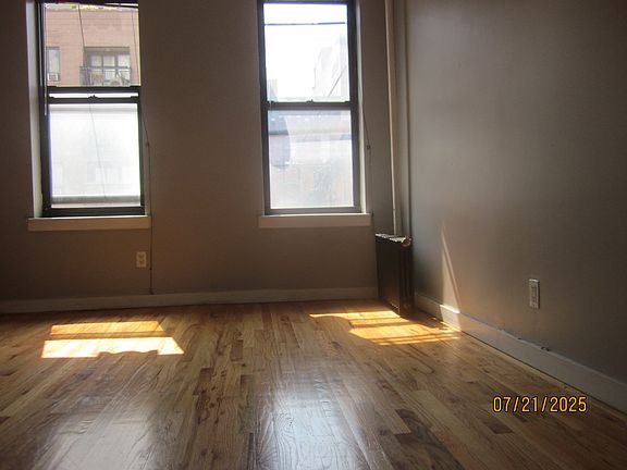 5th image of 232 Meserole St APT 10