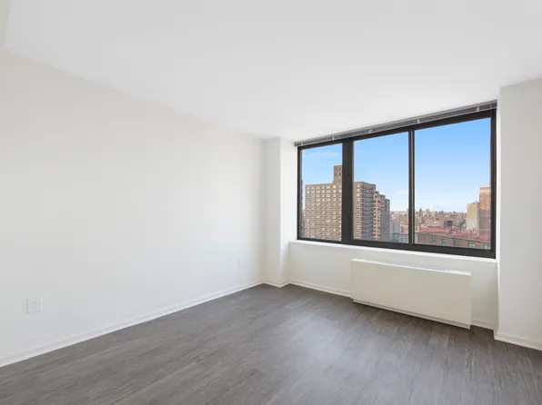 408 East 92nd Street image 8 of 12