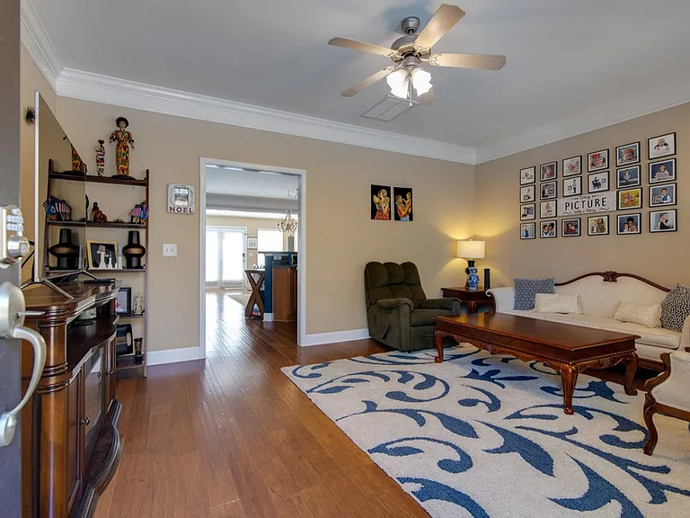 7031 Sunnywood Dr — Photo 1