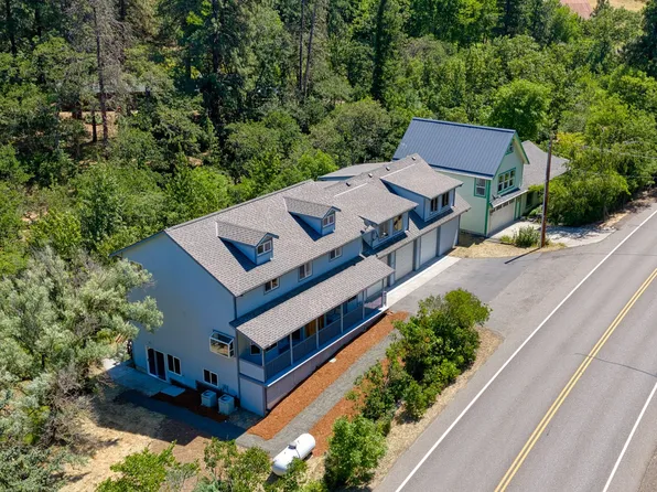107 3rd Ave, Mosier, OR 97040