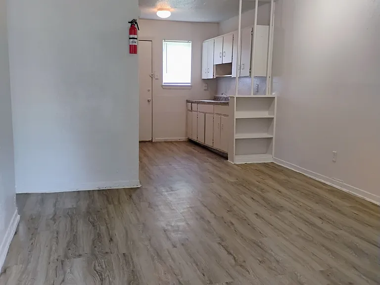 4211 Dawson Ln — Photo 2