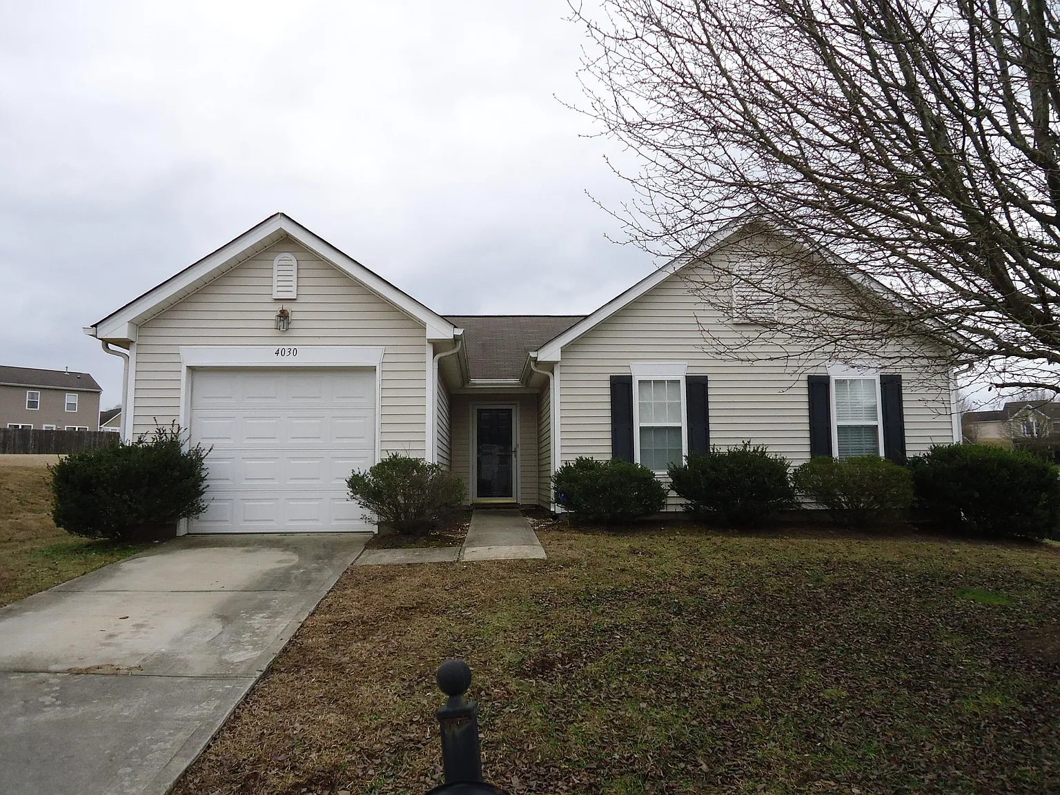 3 bed, 1232 sqft, $1,600 — Photo 1