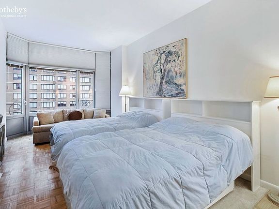4th image of 200 E 32nd St APT 6C