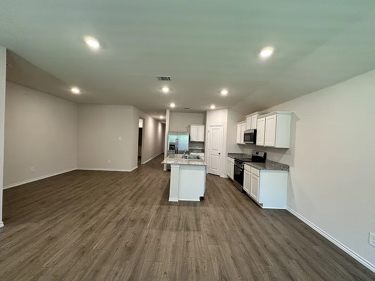 3310 Catamount Dr — Photo 2