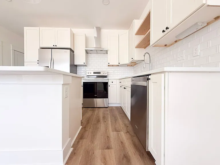 1385 Meridian St — Photo 10