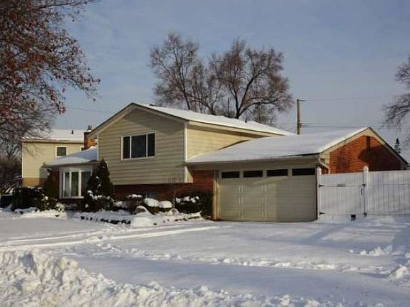 3rd image of 26612 Karen Ave