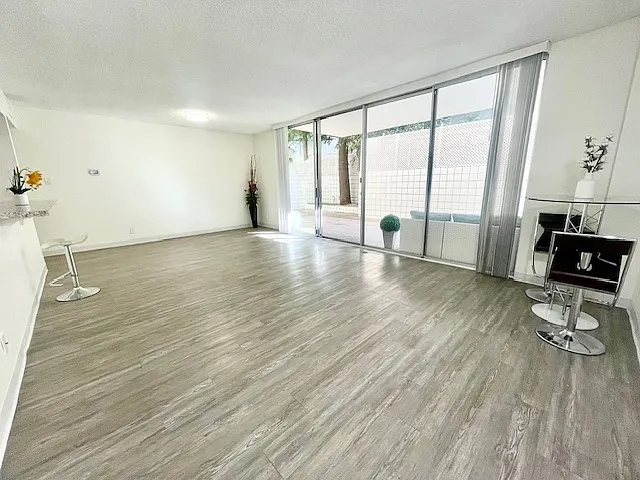 Occidental Towers Apartments — Photo 47