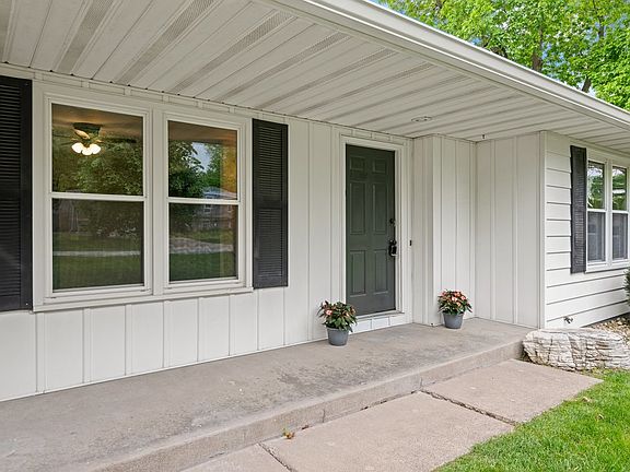 4th image of 907 Colony Dr