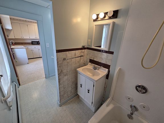 4th image of 85 Pierce St #2