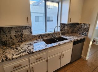 8462 Slater Ave APT B, Huntington Beach, CA 92647