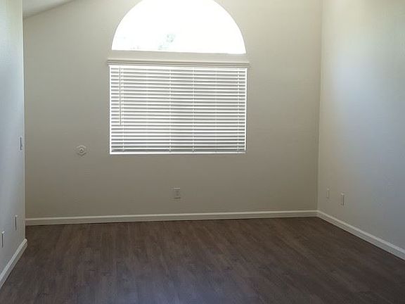 4th image of 1377 Oakdale Ave APT 9