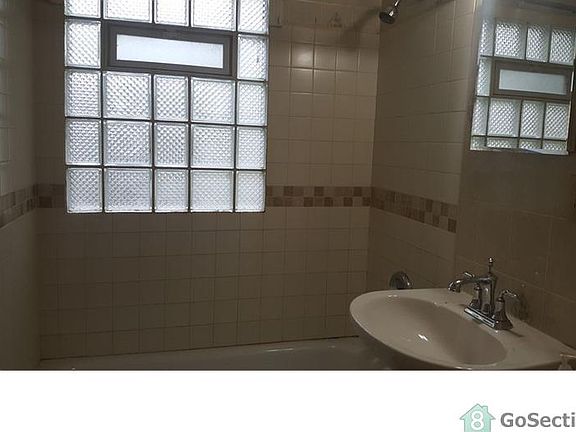4th image of 415 Park Dr
