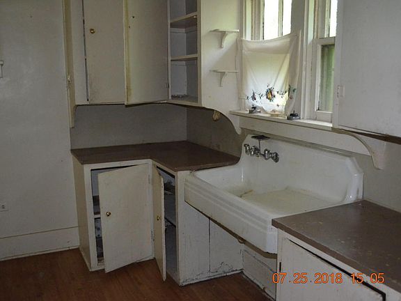 4th image of 1258 Union Ave