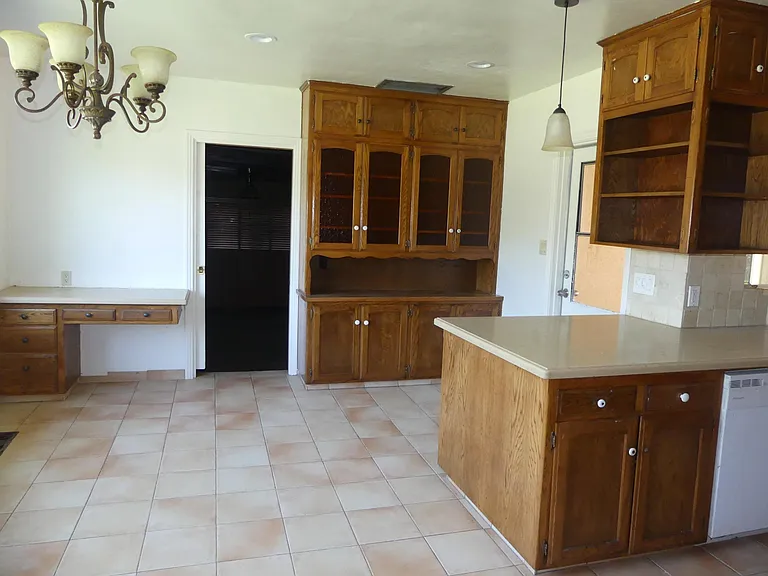 12115 S Temperance Ave — Photo 6
