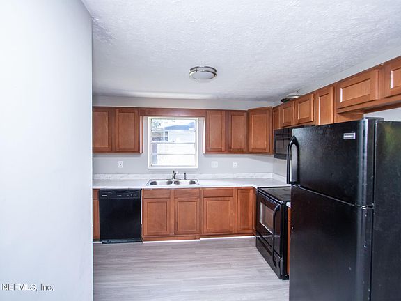3rd image of 5213 ACOMA Avenue