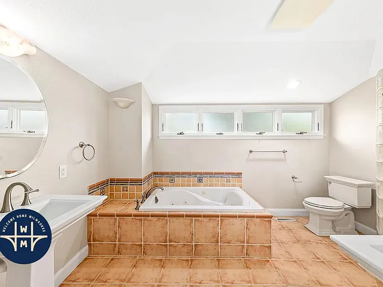12400 Elmhurst Pkwy — Photo 13