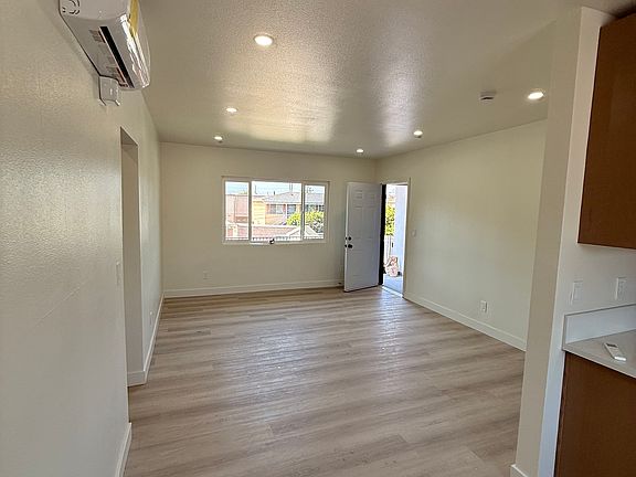 3rd image of 3445 Edgehill Dr APT 5