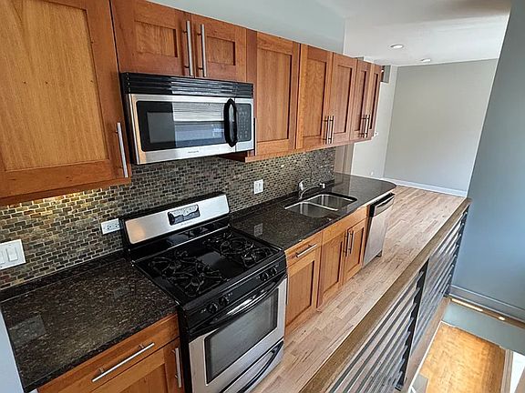 3rd image of 2245 W Barry Ave APT 2C