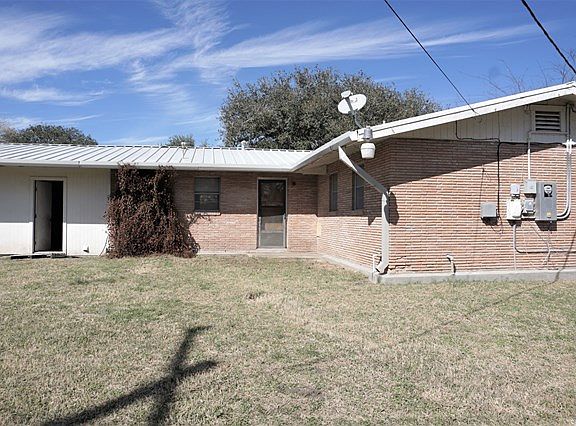 3rd image of 1012 E Inez St