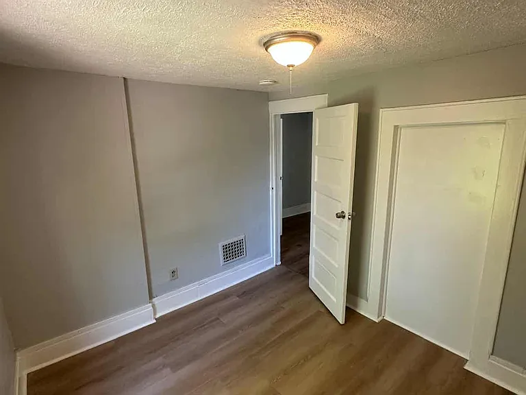277-79 N Midler Ave N #277 — Photo 9