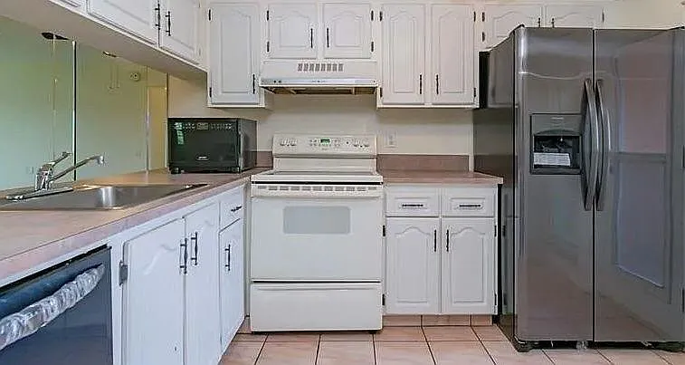 1203 Bahama Bnd #A2 — Photo 3
