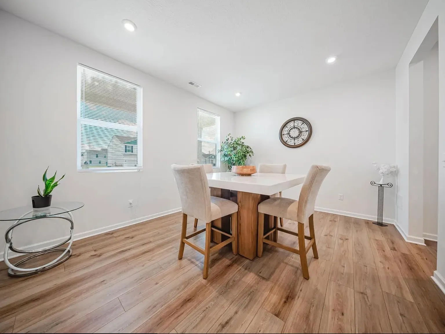 4 bed, 3020 sqft, $3,550 — Photo 4