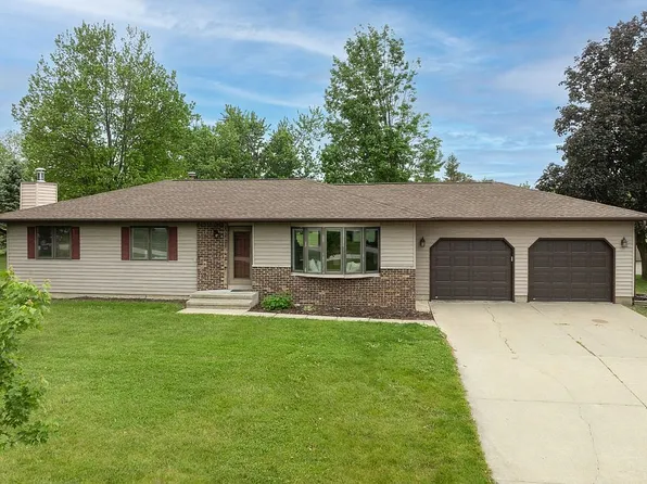 5751 Michael Dr NE, Cedar Rapids, IA 52411