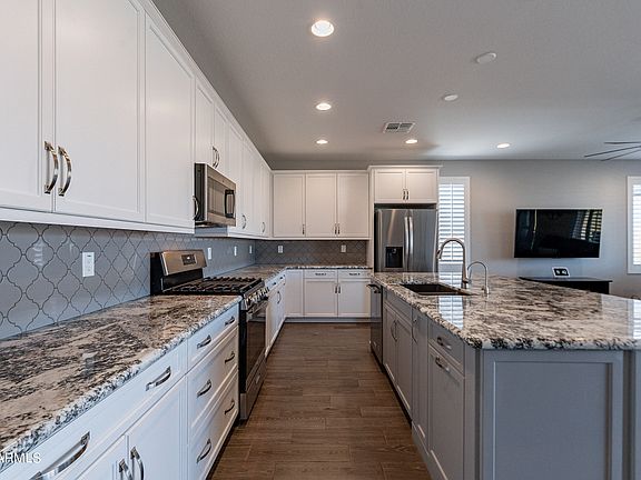 5th image of 1412 W Camina Plata Drive