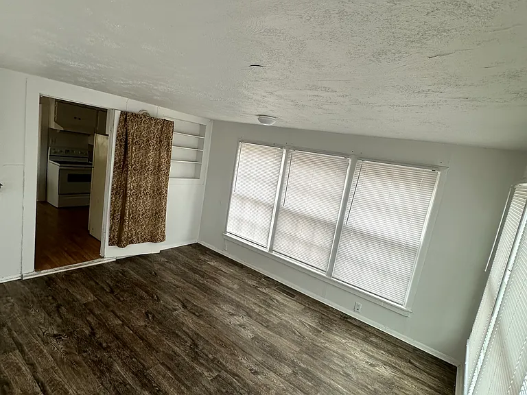1014 Barnes St — Photo 14