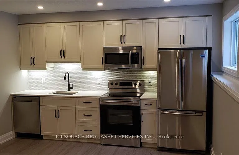 361 Westvale Dr #LOWER — Photo 3