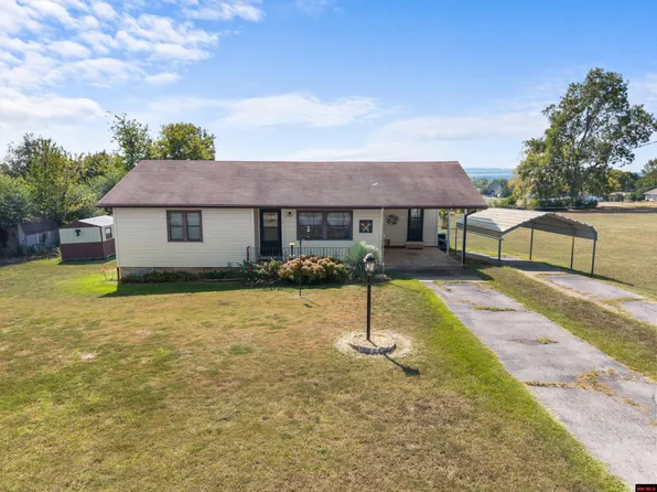 209 E Sanford St, Gassville, AR 72635