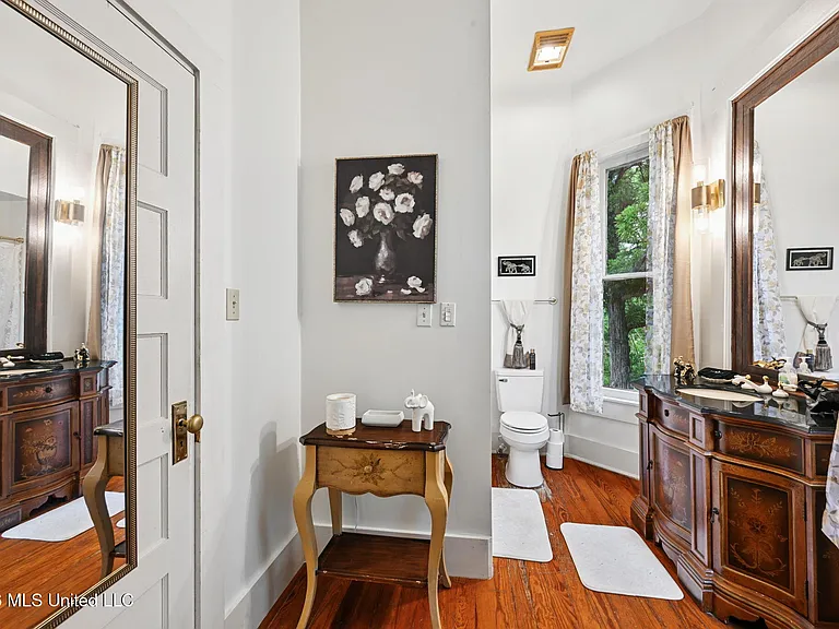 102 W Myrtle St — Photo 20