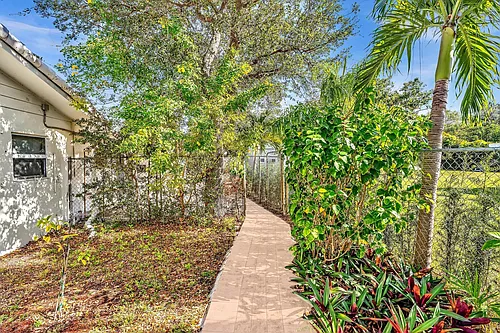 3998 NW 5th Ave Photo 1