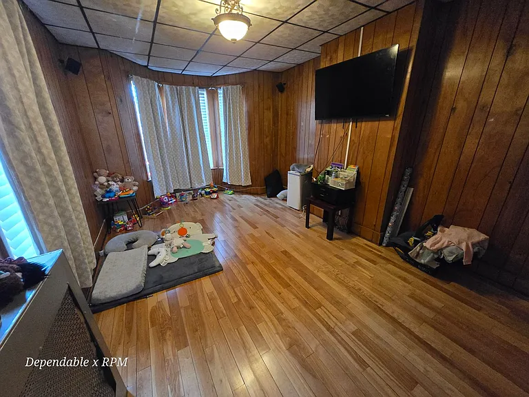 25 Clarence St — Photo 16