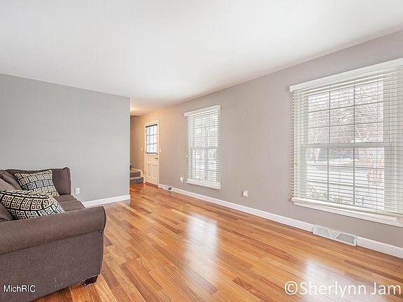 5th image of 1860 8th St NW
