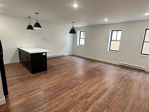 4th image of 105 Central Ave W #6