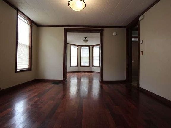 4th image of 871 W Main St