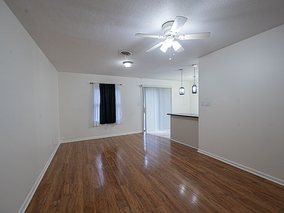 4th image of 139 Glenwood Dr APT C