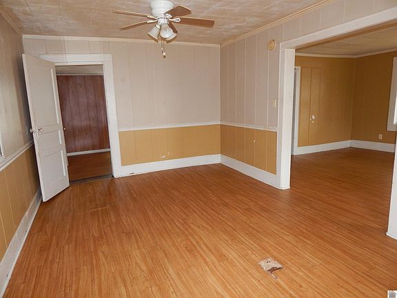 4th image of 703 Elm St