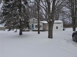 6223 Bartz Rd, Lockport, NY 14094