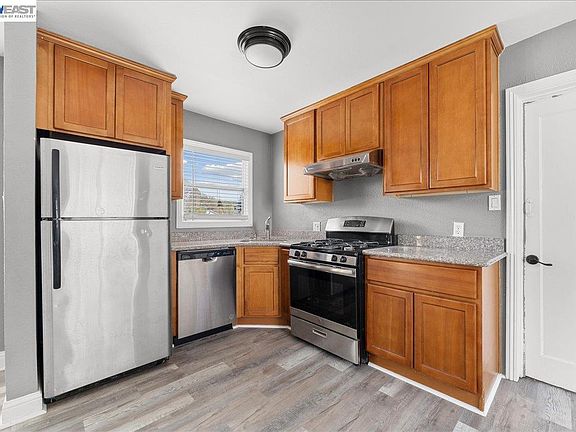3rd image of 2315 West Ave