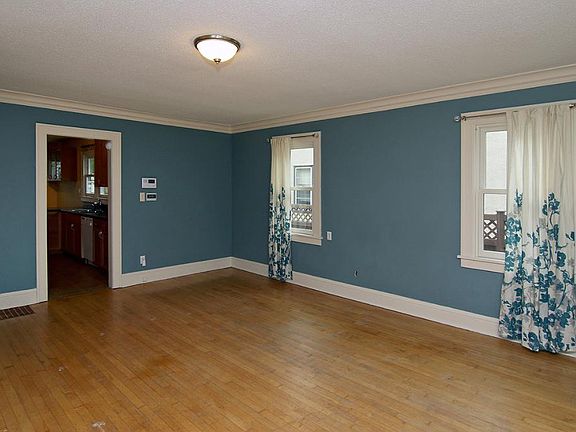 2nd image of 735 Cottage Ave E