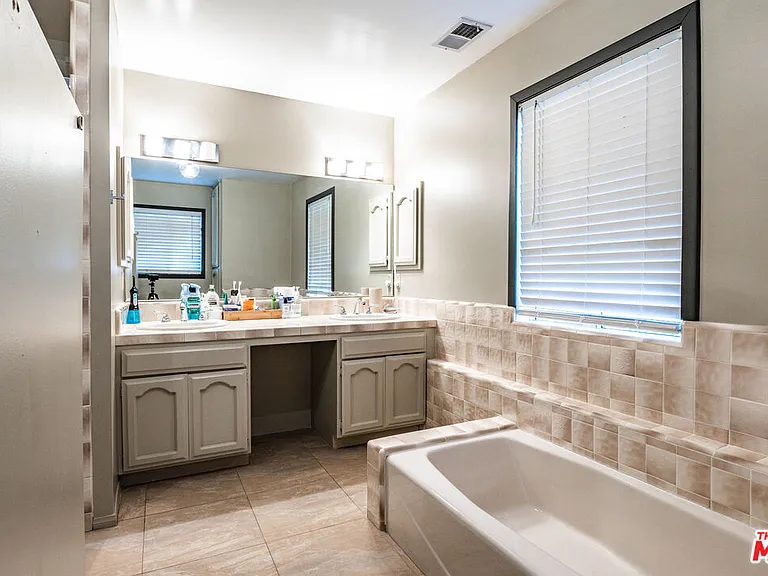 5228 Palm Dr — Photo 16