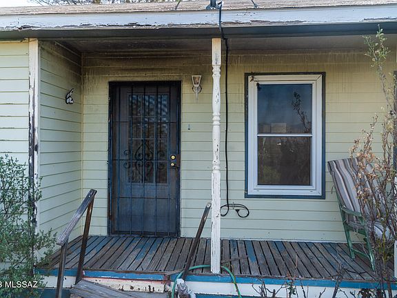 4th image of 373 E Van Ness St