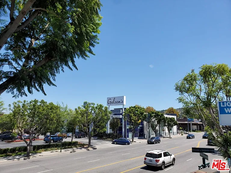 4531 Van Nuys Blvd — Photo 14