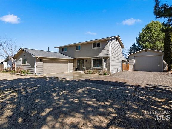 4th image of 3060 S Black Hills Dr
