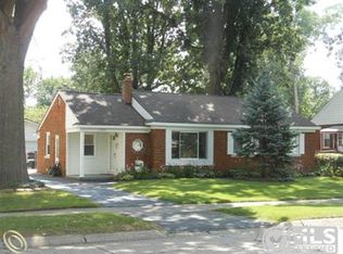 22424 Floral St, Farmington, MI 48336