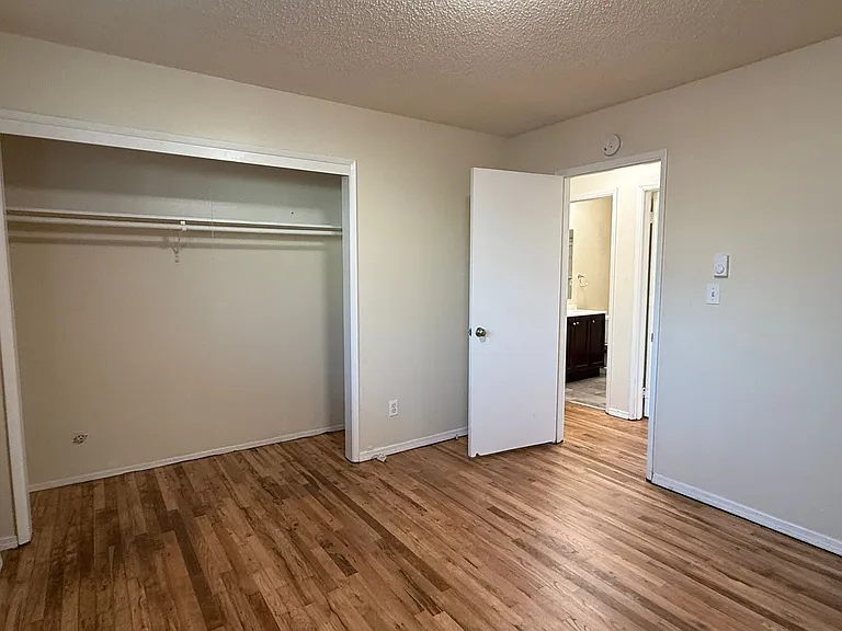 0138-01 Reed Apartments — Photo 6