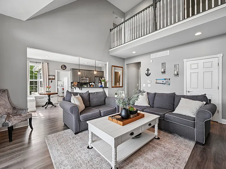 135 Harbour Pointe Dr — Photo 6